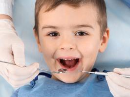 Niño con buen cuidado oral